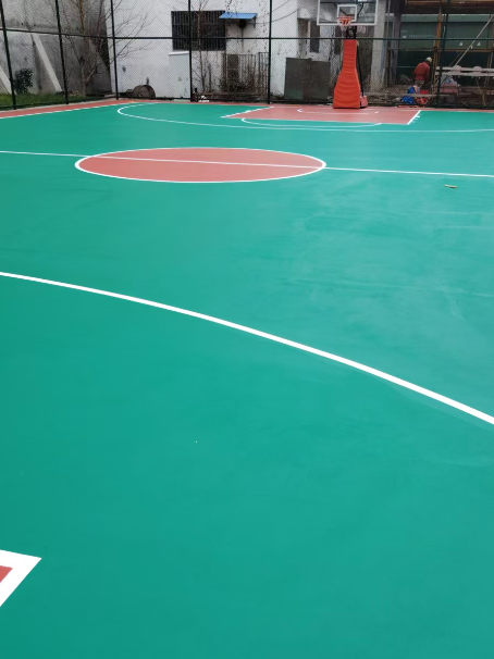安州 球场长期使用易出现地面开裂